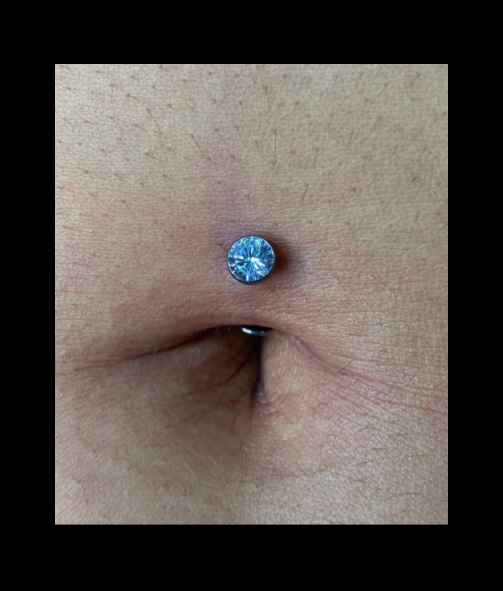 FLOATING NAVEL DE TITANIO