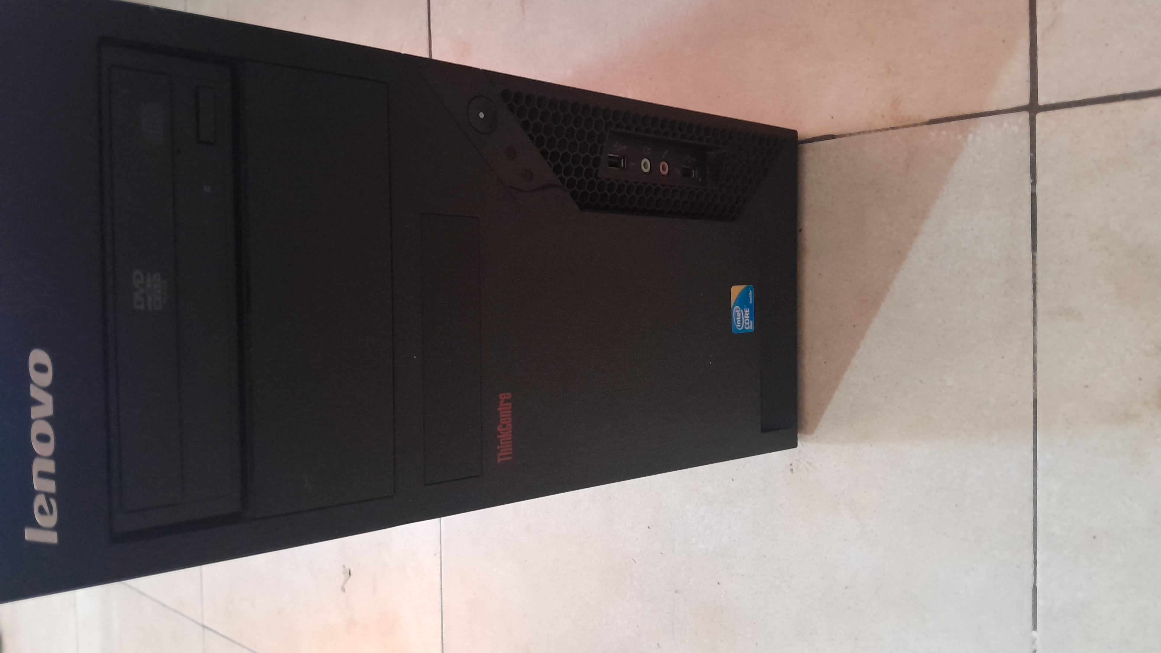 Lenovo Core2duo  sin memoria y disco